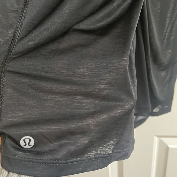 Lululemon top size 4 - Picture 3 of 3